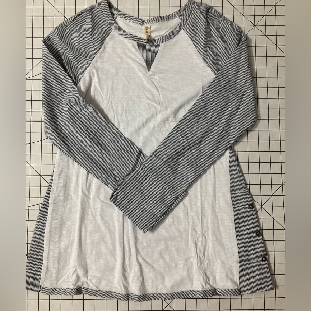 NWOT Anthropologie Lazy Sundays by Paper Crane Women’s‎ Small Long Sleeve Shirt